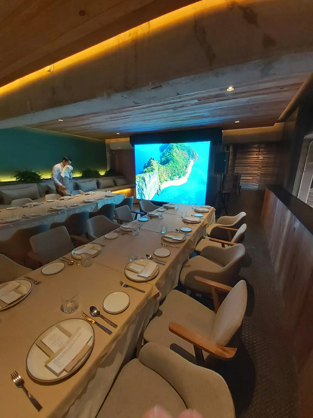 Comida ejecutiva con pantalla LED